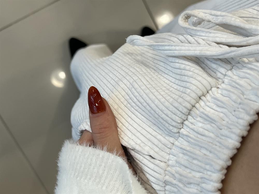 Ekru Beli̇ Lasti̇kli̇ Fi̇ti̇lli̇ Kadi̇fe Pantolon