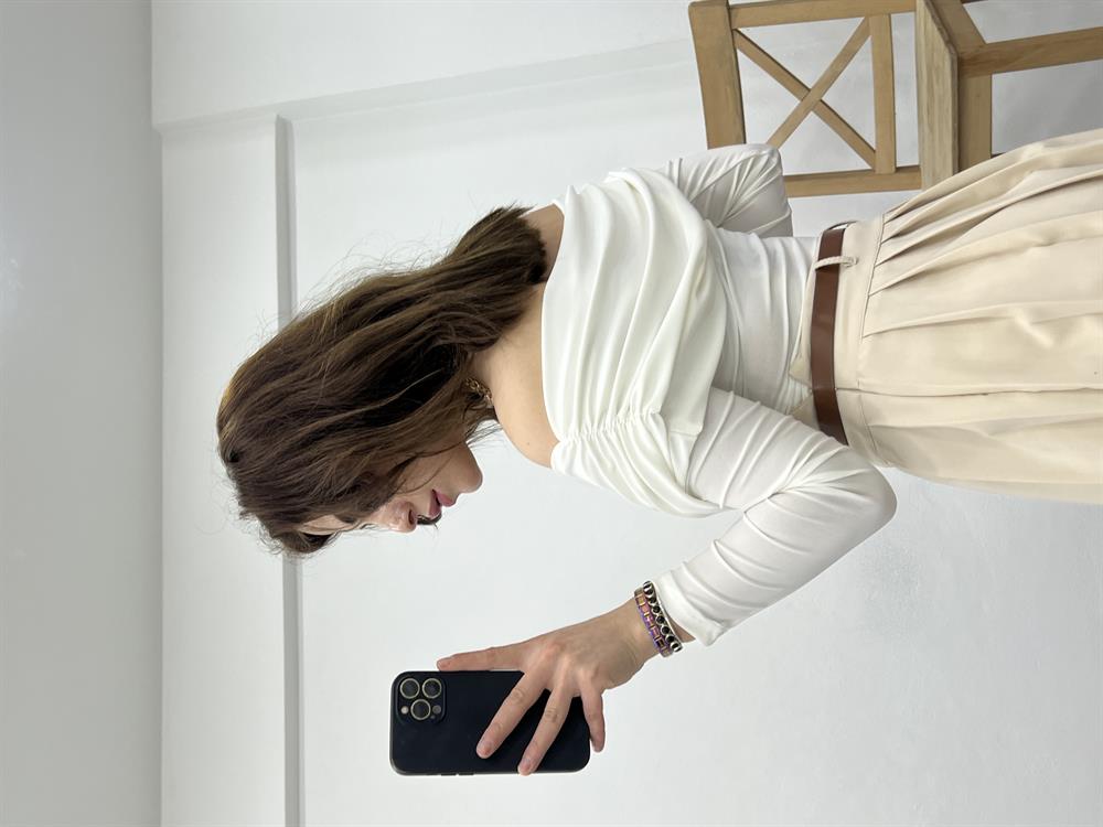 Ekru Degaje Yaka Drape Detaylu Bluz
