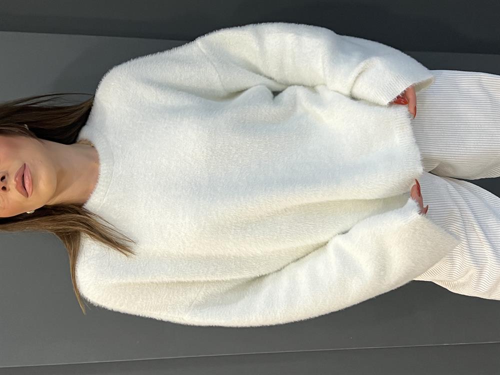 Ekru Geni̇ş Kol Detayli Yumoş Kazak