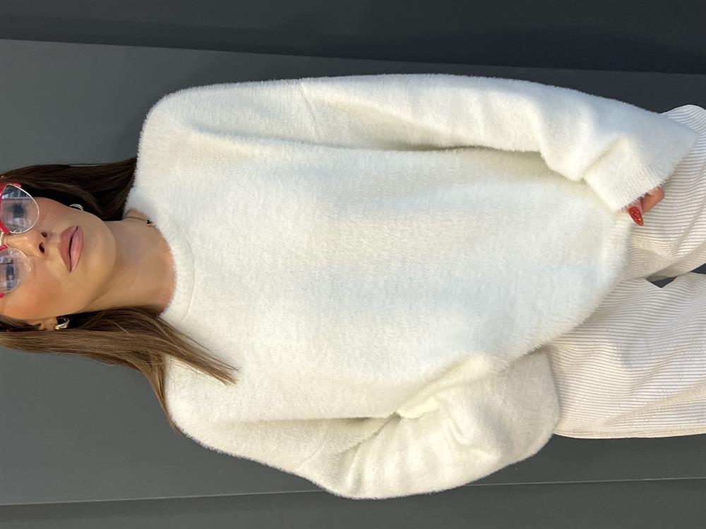 Ekru Geni̇ş Kol Detayli Yumoş Kazak