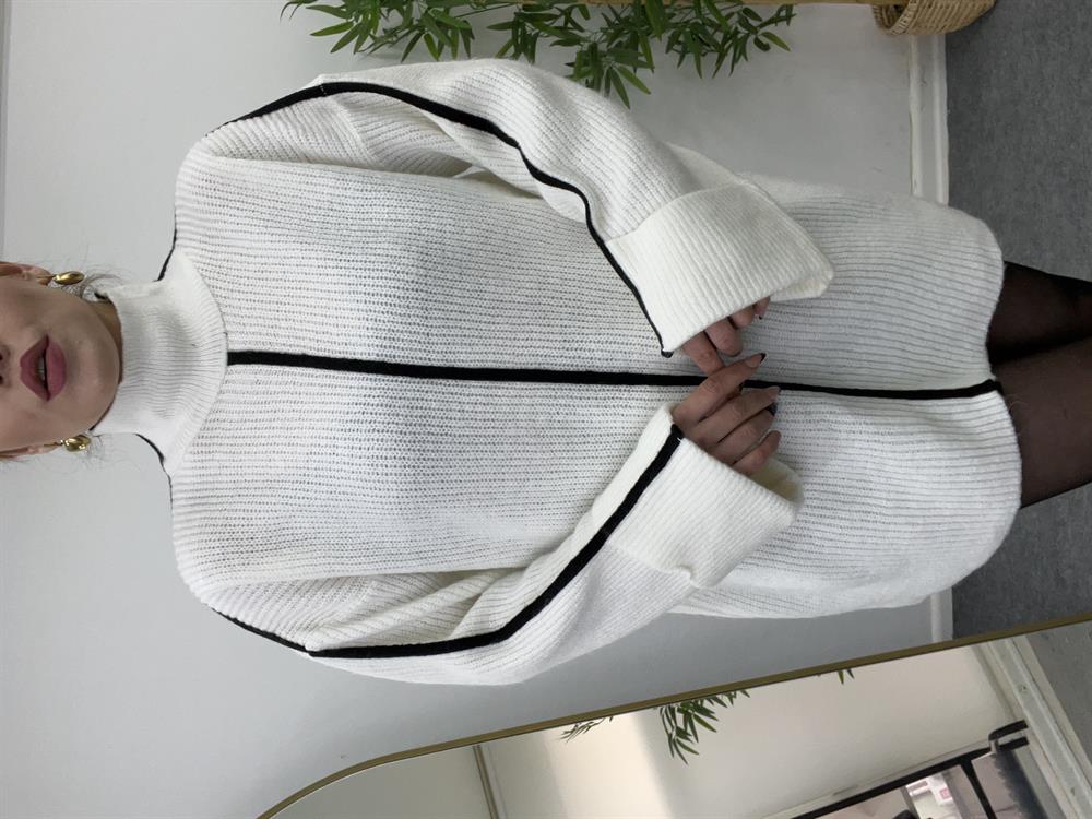 Ekru Şeri̇tli̇ Kollari Katlama Detayli Di̇k Yaka Oversi̇ze Tri̇ko Kazak