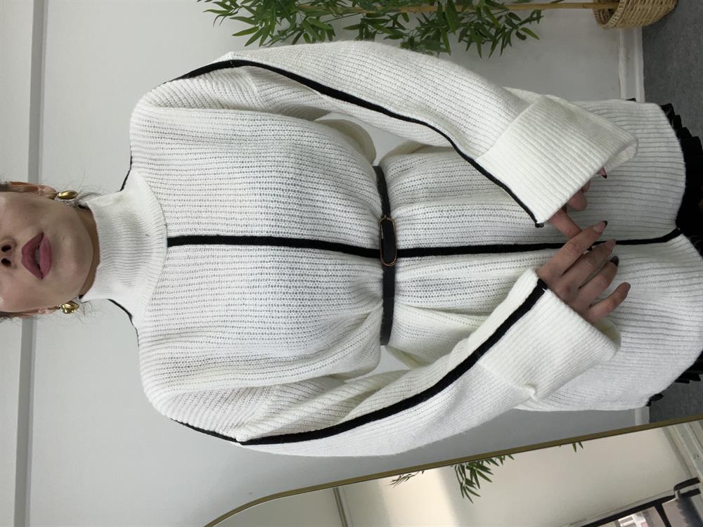 Ekru Şeri̇tli̇ Kollari Katlama Detayli Di̇k Yaka Oversi̇ze Tri̇ko Kazak