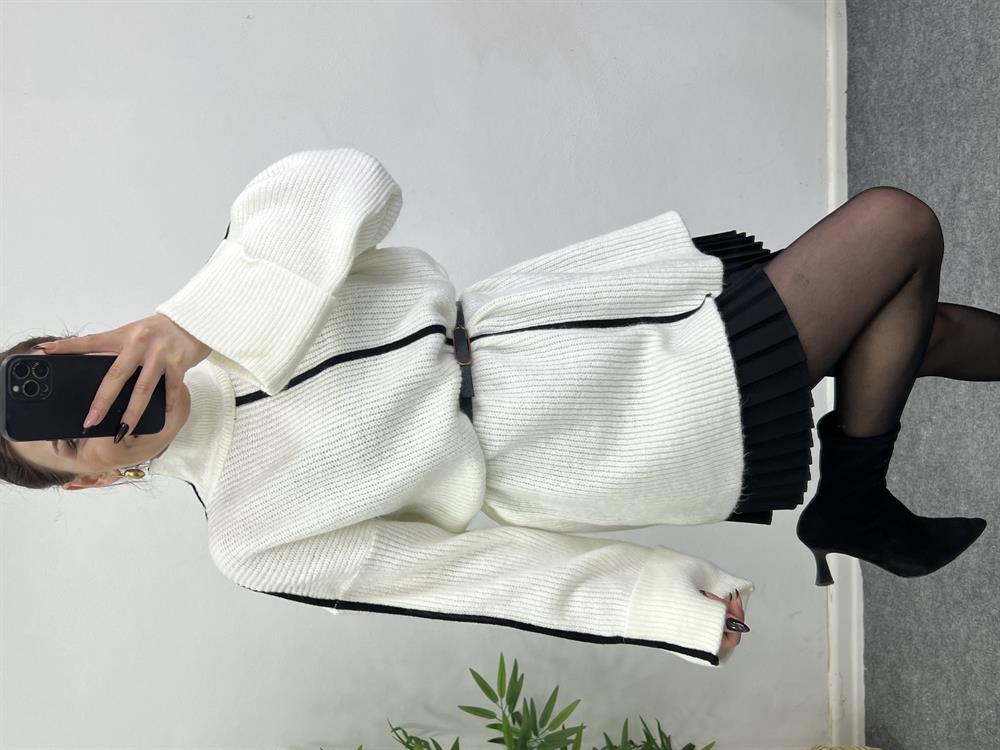 Ekru Şeri̇tli̇ Kollari Katlama Detayli Di̇k Yaka Oversi̇ze Tri̇ko Kazak