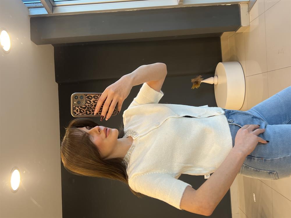 Ekru Yakasi Taşli Twi̇st Hirka