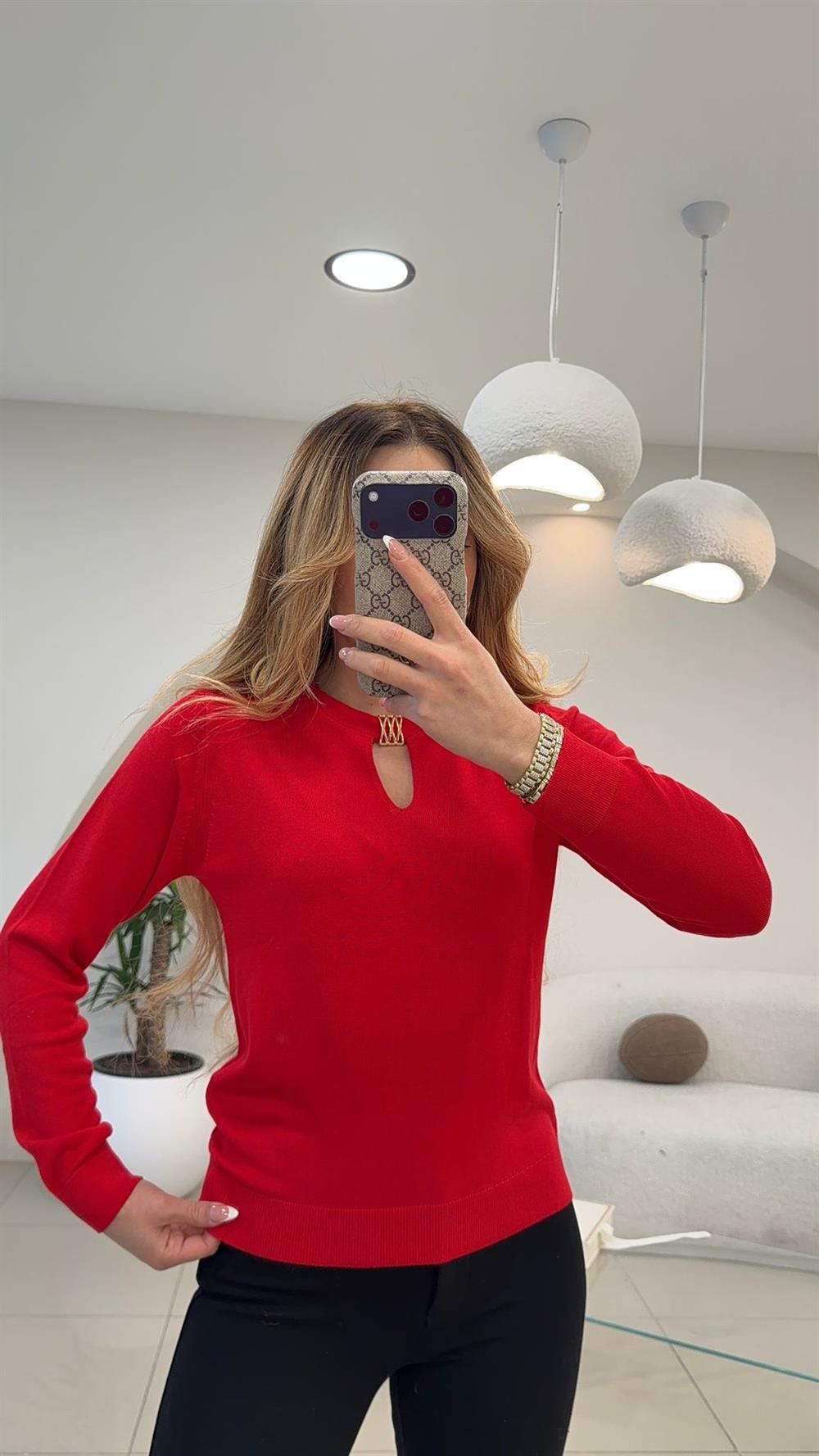 GOLD AKSESUAR DETAYLI TRİKO KAZAK 