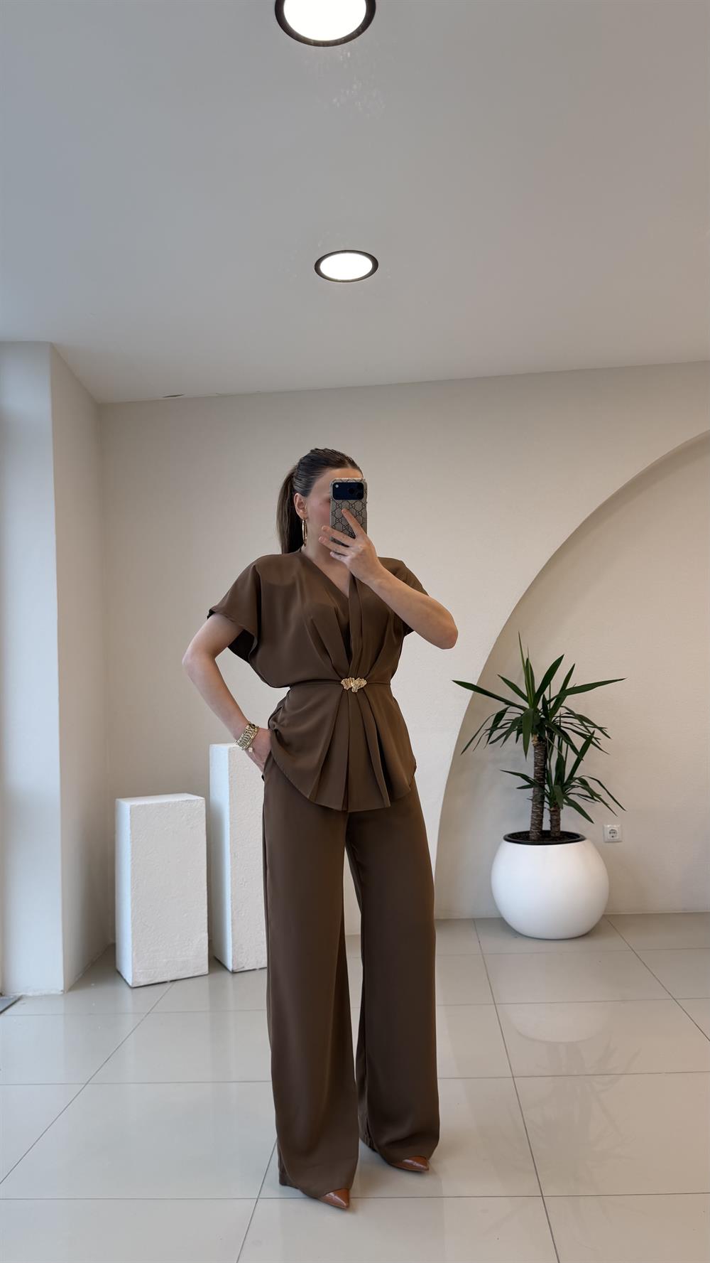 GOLD AKSESUARLI BELDEN BAĞLAMALI KISA KOL TAKIM TOPRAK RENK (ÜRÜN ÖN SİPARİŞTİR KARGOLAMA TARİHİ 13 NİSANDIR 🤍)