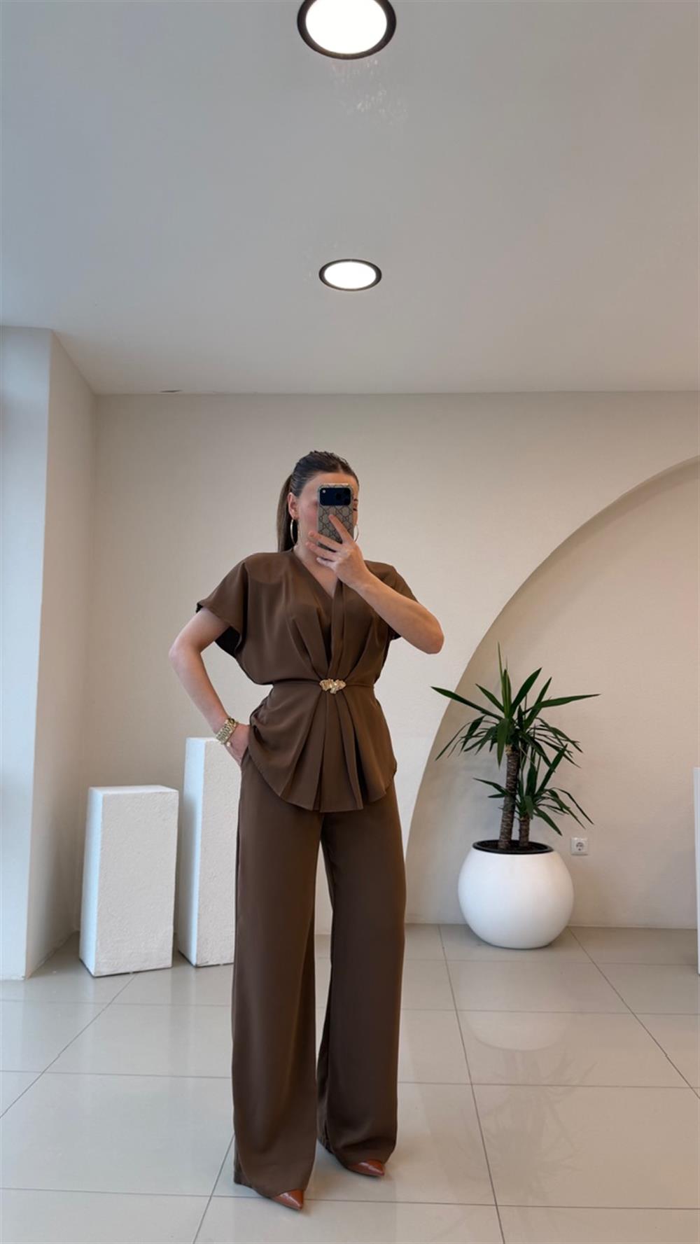 GOLD AKSESUARLI BELDEN BAĞLAMALI KISA KOL TAKIM TOPRAK RENK (ÜRÜN ÖN SİPARİŞTİR KARGOLAMA TARİHİ 13 NİSANDIR 🤍)