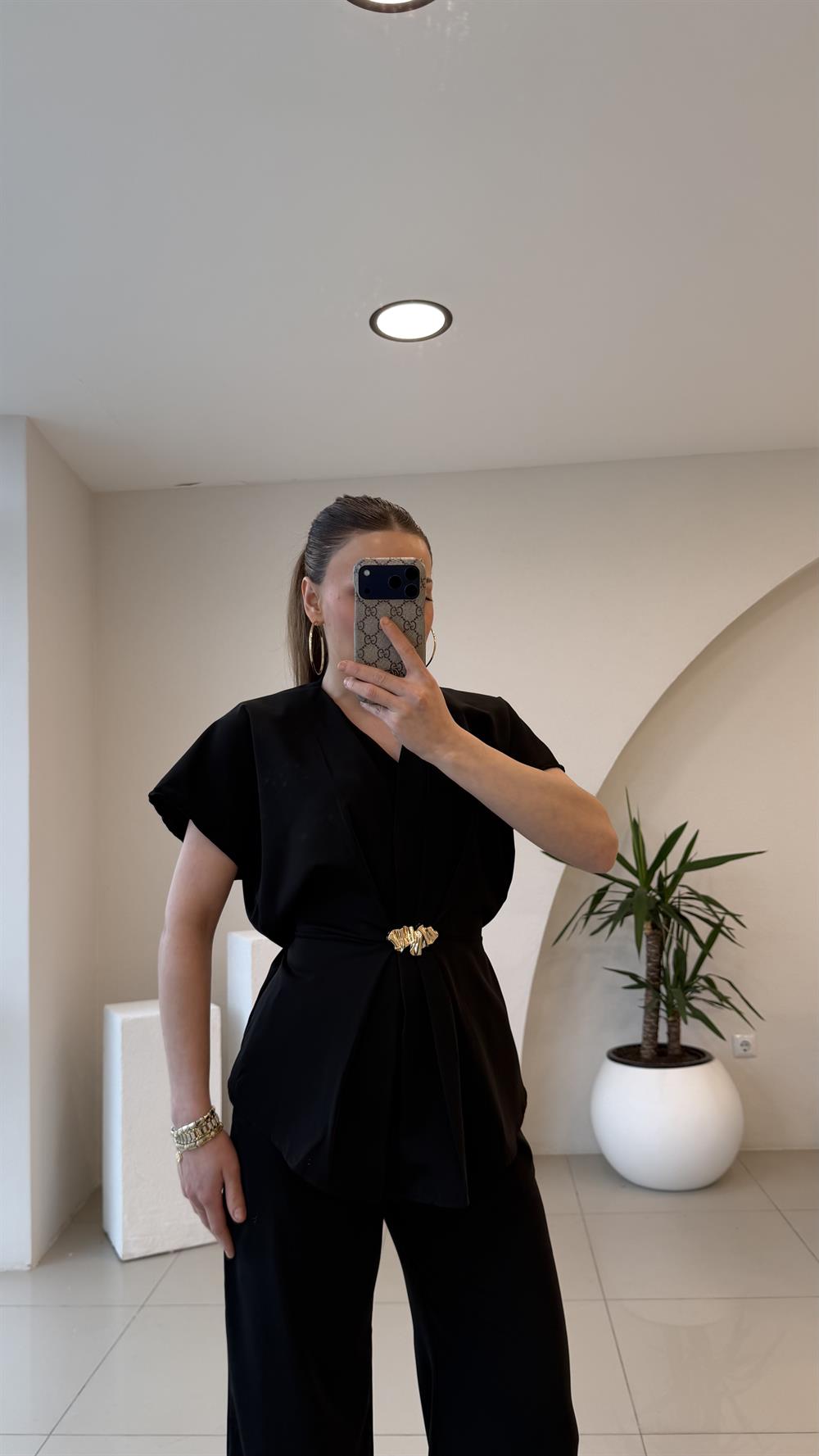 GOLD AKSESUARLI BELDEN BAĞLAMALI KISA KOL TAKIM SİYAH (ÜRÜN ÖN SİPARİŞTİR KARGOLAMA TARİHİ 13 NİSANDIR 🤍)