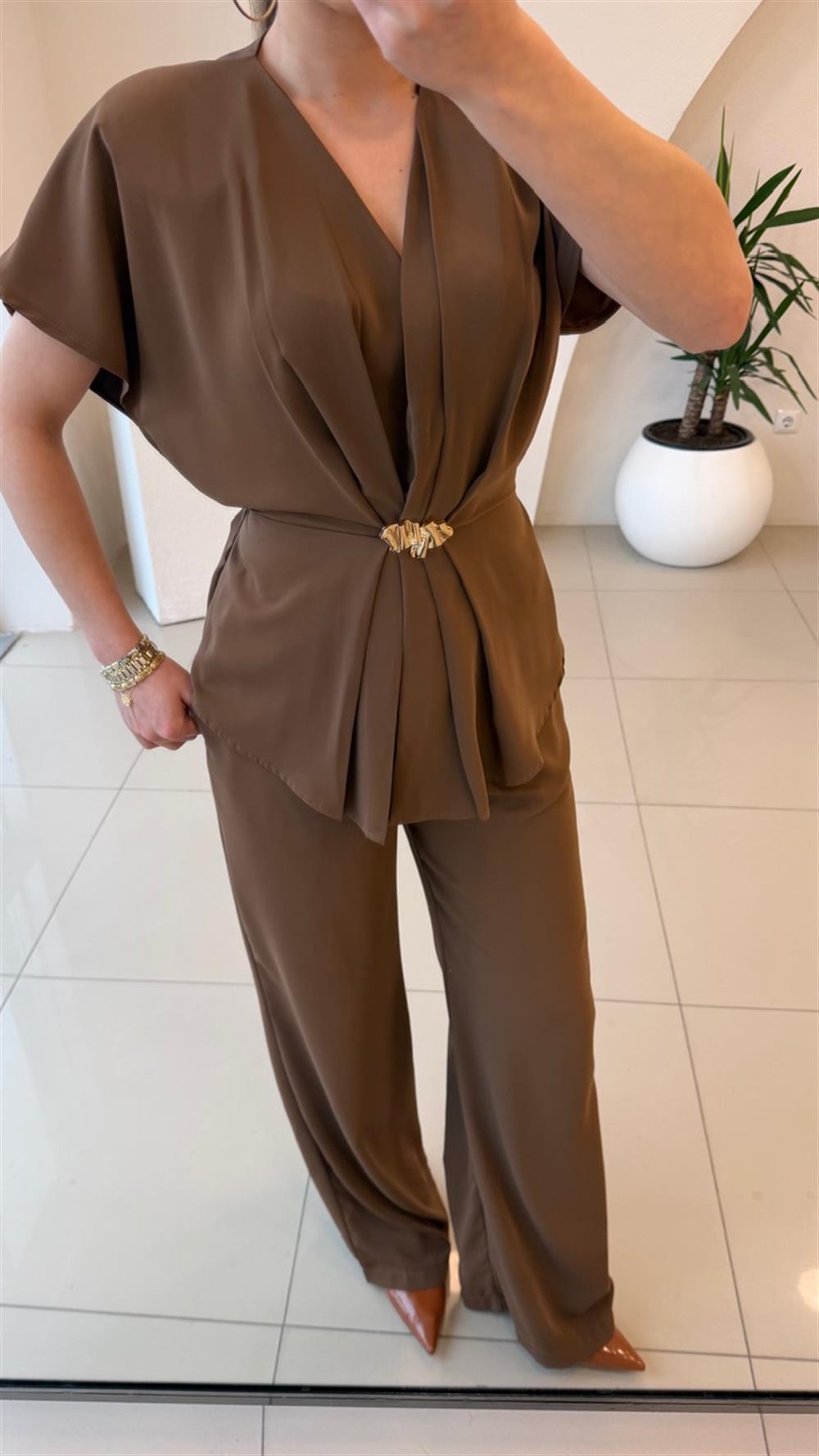 GOLD AKSESUARLI BELDEN BAĞLAMALI KISA KOL TAKIM TOPRAK RENK (ÜRÜN ÖN SİPARİŞTİR KARGOLAMA TARİHİ 13 NİSANDIR 🤍)