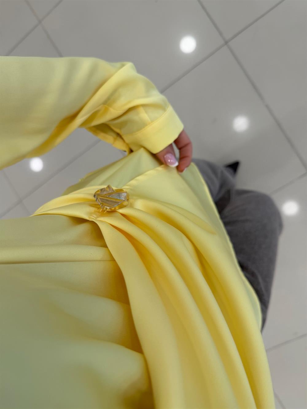 GOLD AKSESUARLI DEGAJE GÖMLEK SARI