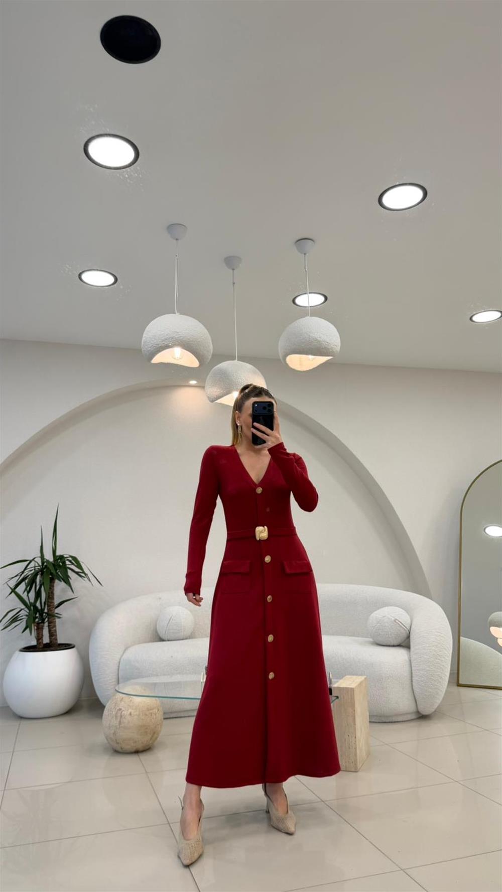 GOLD DÜĞME VE KEMER DETAYLI V YAKA ELBİSE BORDO