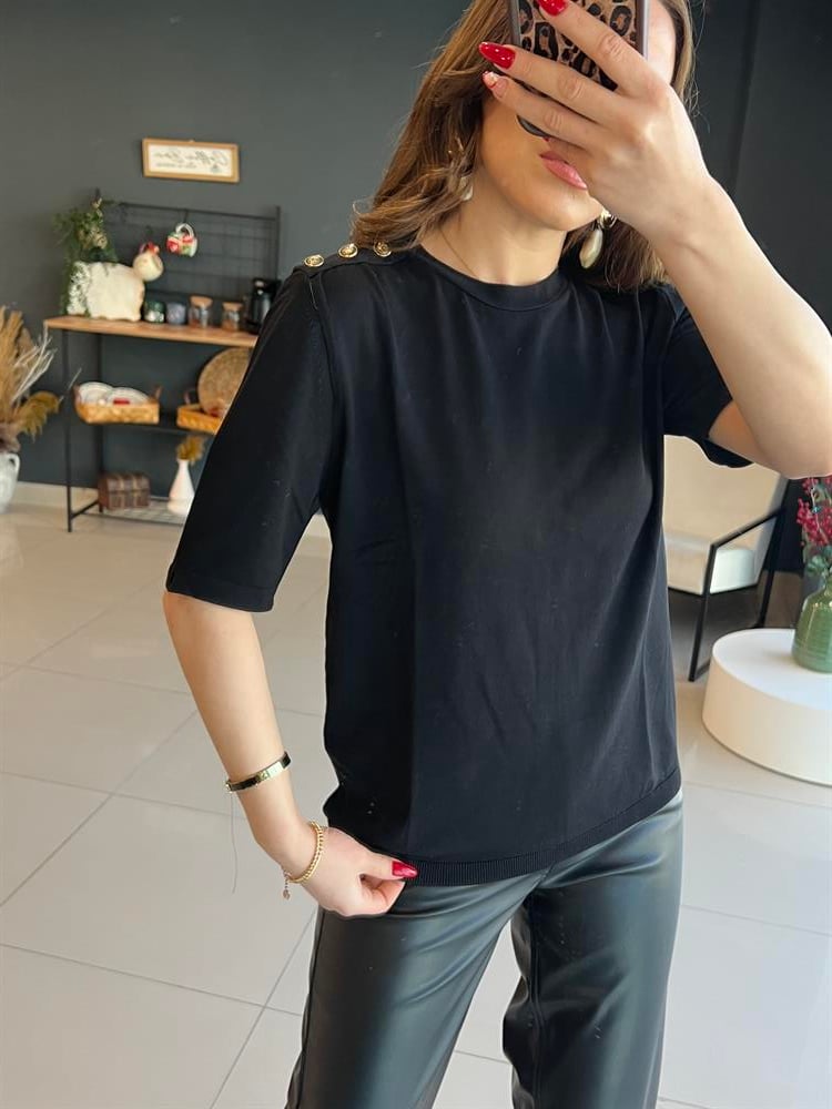 Gold Düğmeli̇ Basi̇c Bluz
