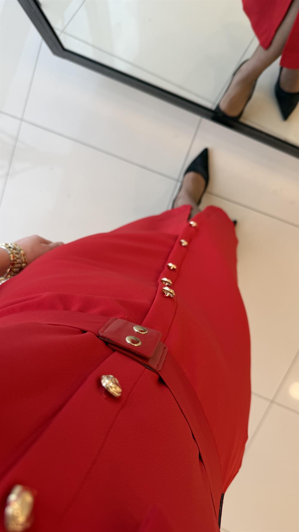 GOLD DÜĞMELİ KEMERLİ ELBİSE KIRMIZI(ÜRÜN ÖN SİİPARİŞTİR) 