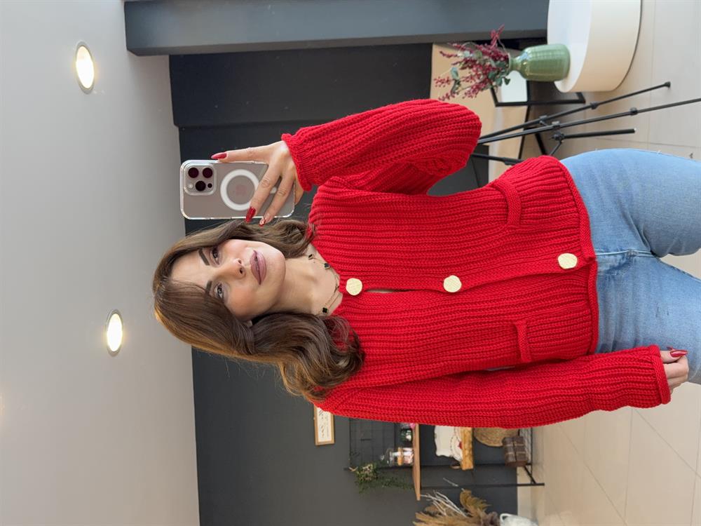 Gold Düğmeli̇ Örgü Hirka Kirmizi