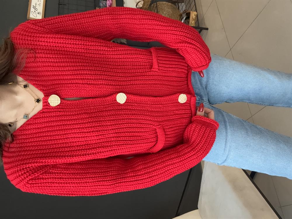 Gold Düğmeli̇ Örgü Hirka Kirmizi