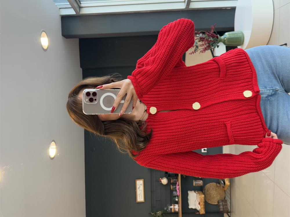 Gold Düğmeli̇ Örgü Hirka Kirmizi