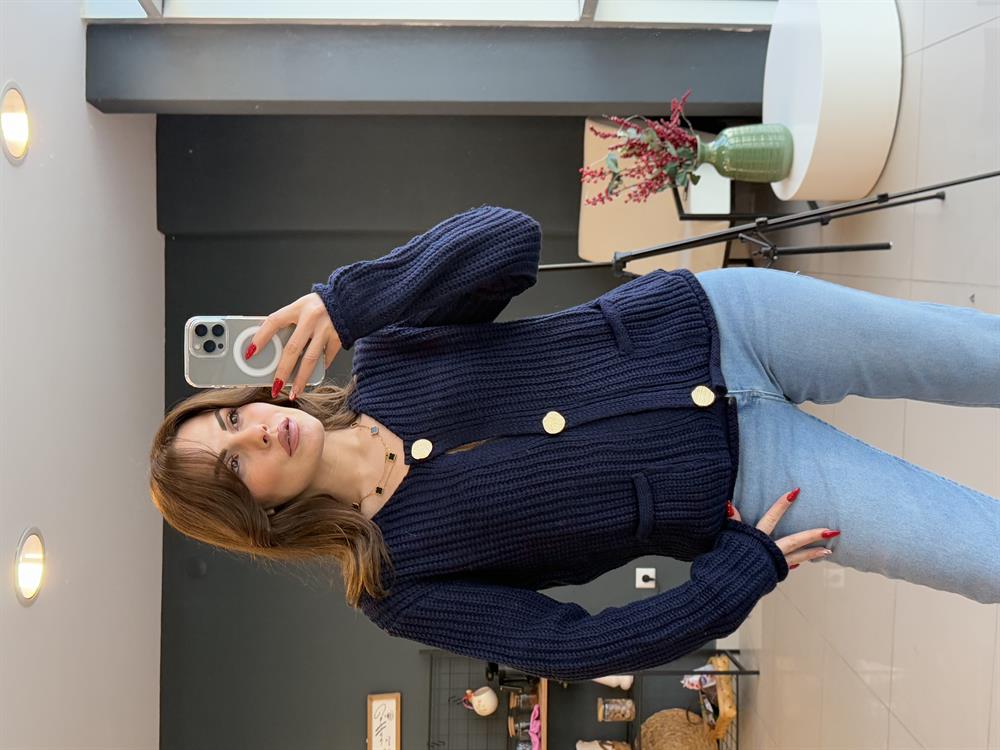 Gold Düğmeli̇ Örgü Hirka Laci̇vert