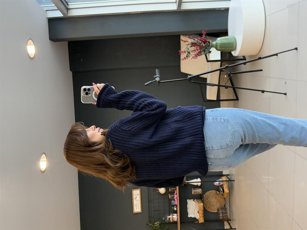 Gold Düğmeli̇ Örgü Hirka Laci̇vert