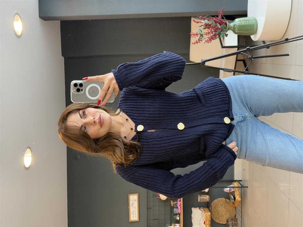 Gold Düğmeli̇ Örgü Hirka Laci̇vert