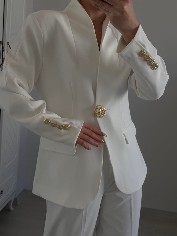 Gold Düğmeli̇ Tasarim Ceket Beyaz