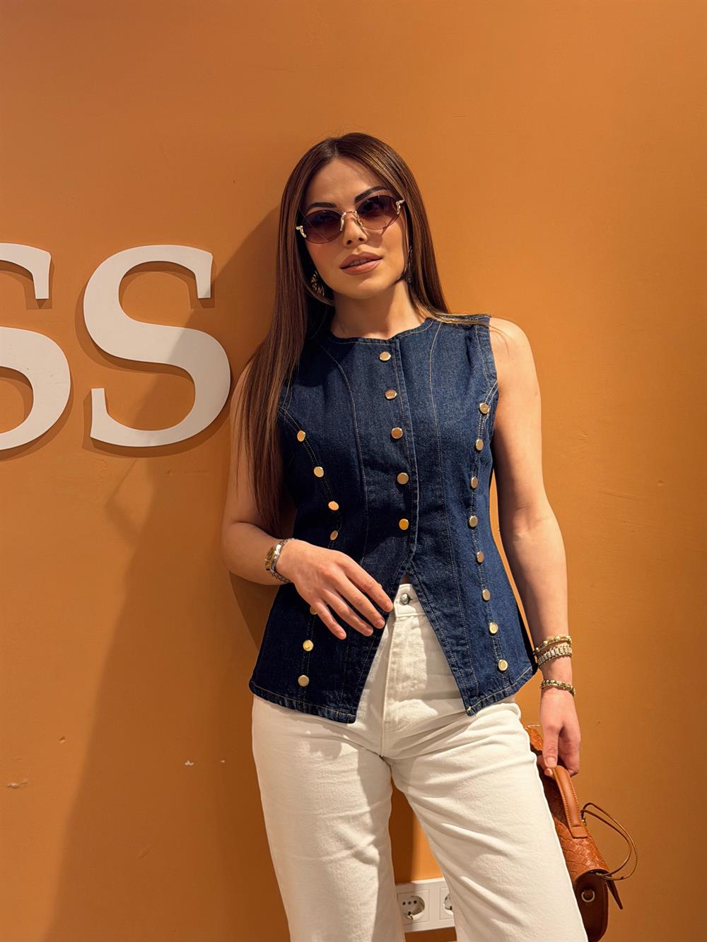 GOLD DÜĞMELİ TASARIM YELEK ( ÜRÜN ÖN SİPARİŞTİR. TESLİM TARİHİ 20-04-2026 )