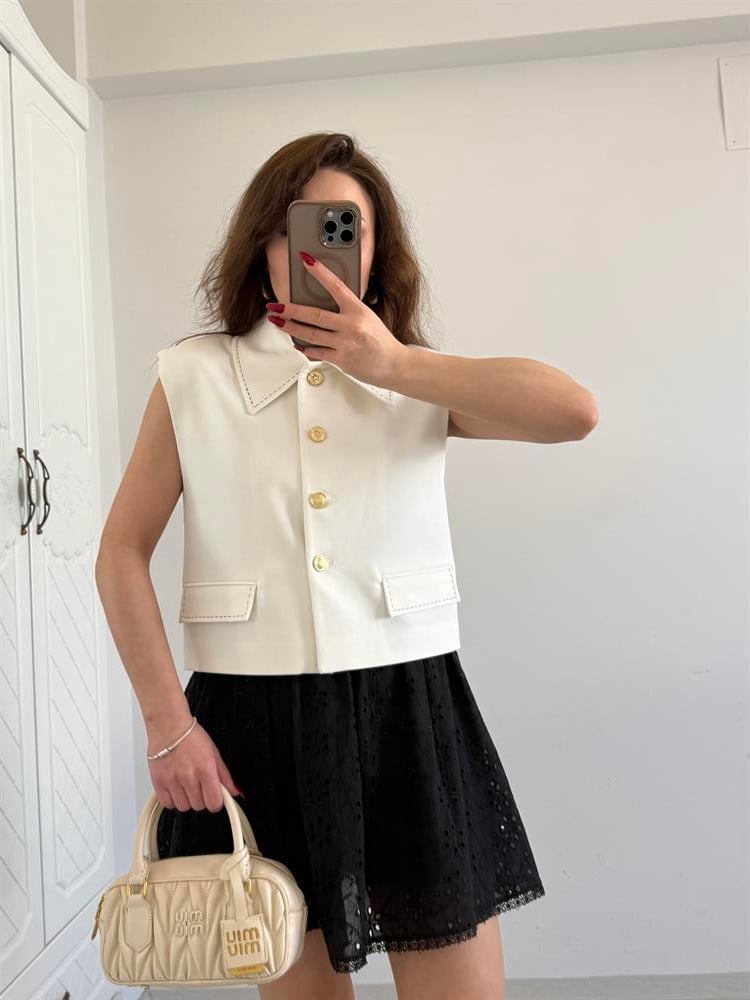 GOLD DÜĞMELİ VATKALI YELEK BEYAZ