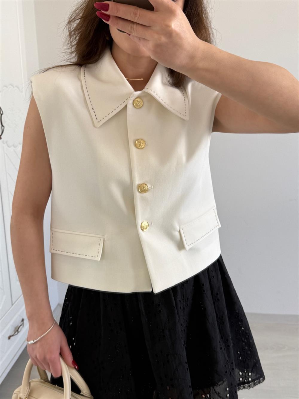GOLD DÜĞMELİ VATKALI YELEK BEYAZ