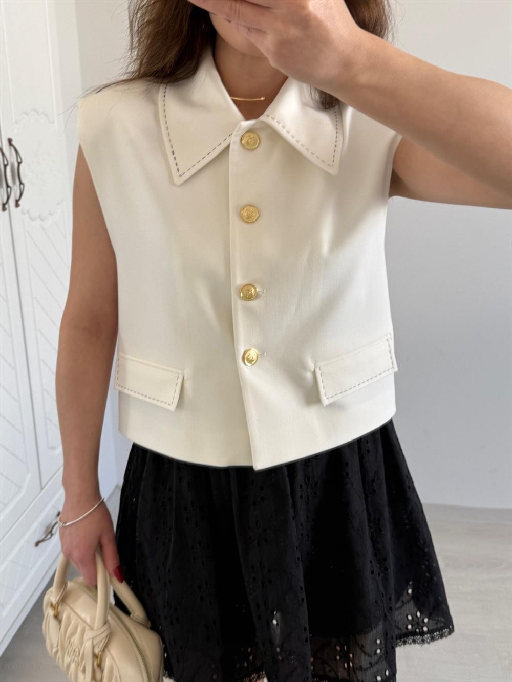 GOLD DÜĞMELİ VATKALI YELEK BEYAZ