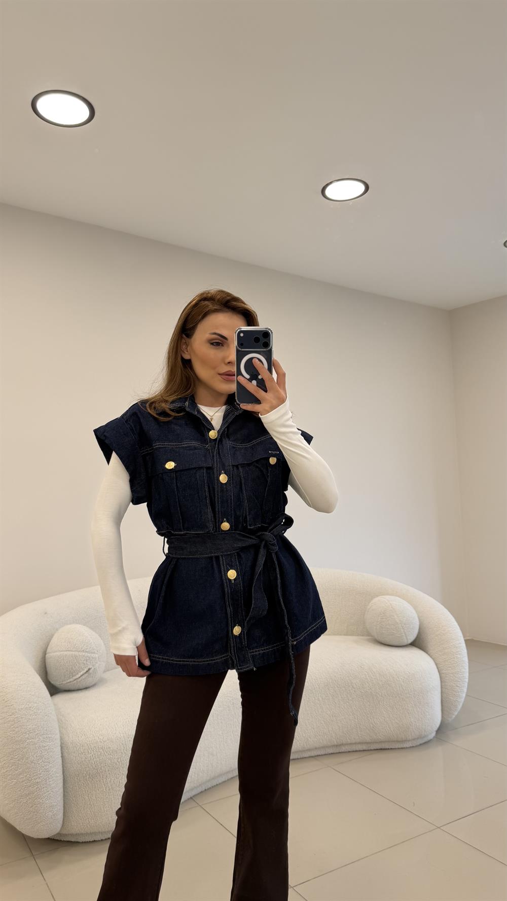 GOLD DÜĞMELİ VE CEP DETAYLI DENİM YELEK