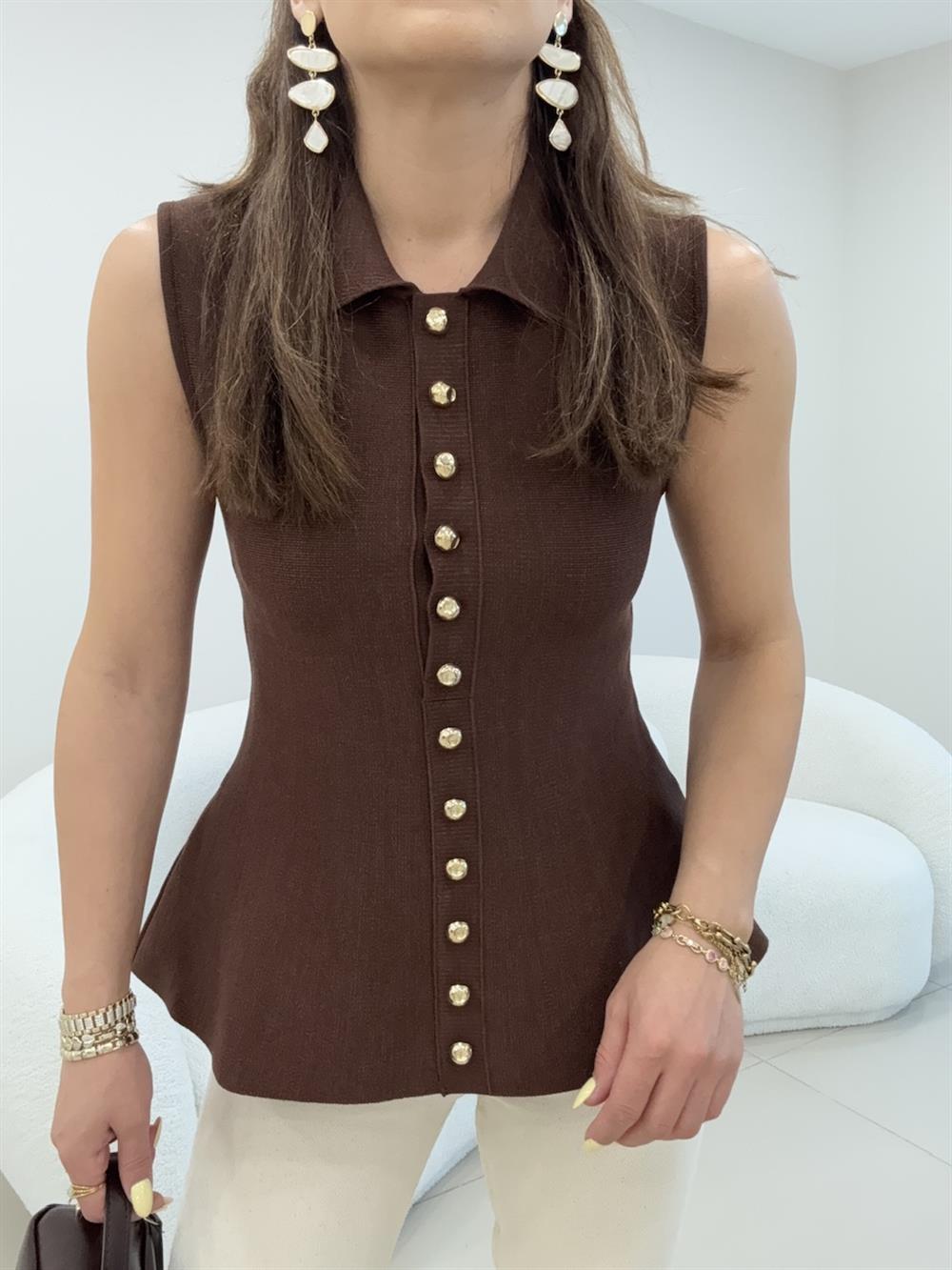 GOLD DÜĞMELİ VOLANLI ÇELİK ÖRGÜ YELEK KAHVE