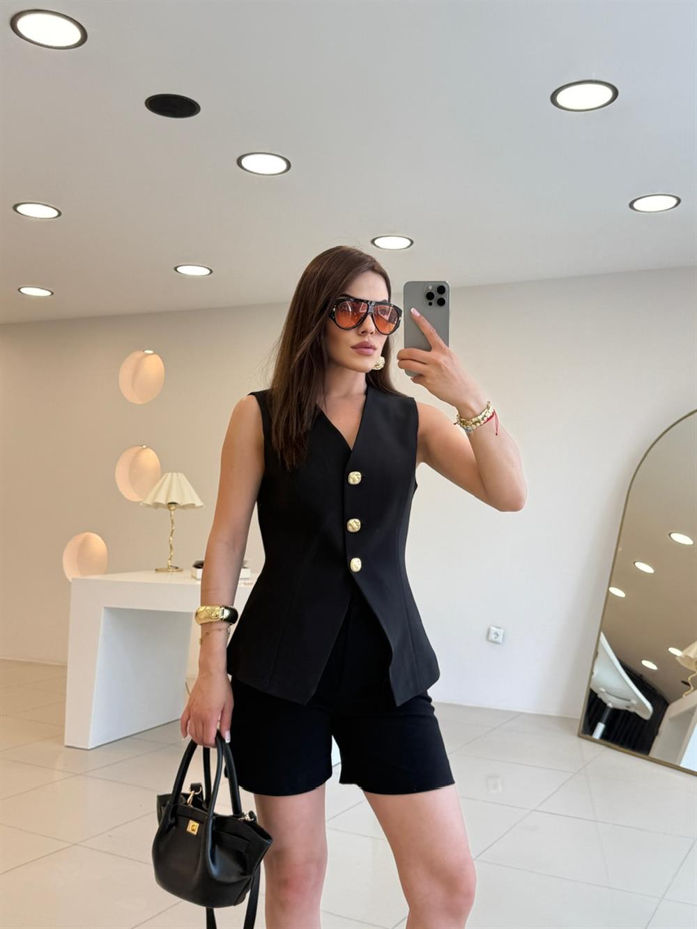 GOLD DÜĞMELİ YELEK SİYAH