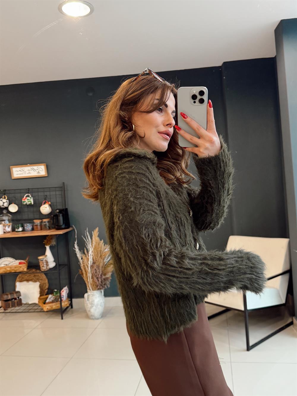 Gold Düğmeli̇ Yumoş Hirka Haki̇