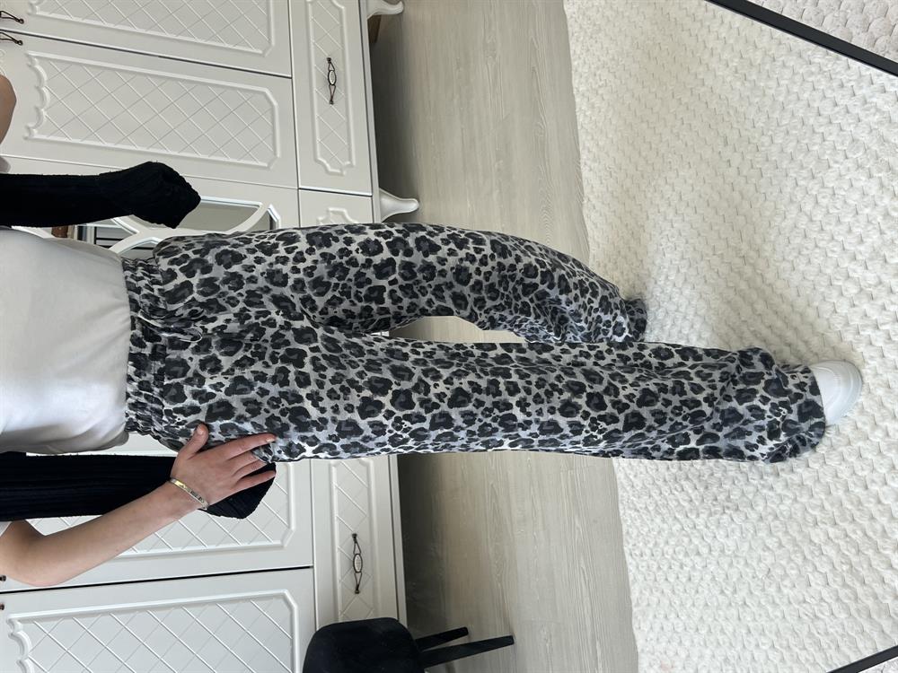 Gri̇ Leopar Desenli̇ Pantolon