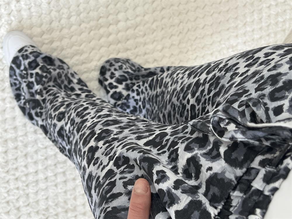 Gri̇ Leopar Desenli̇ Pantolon