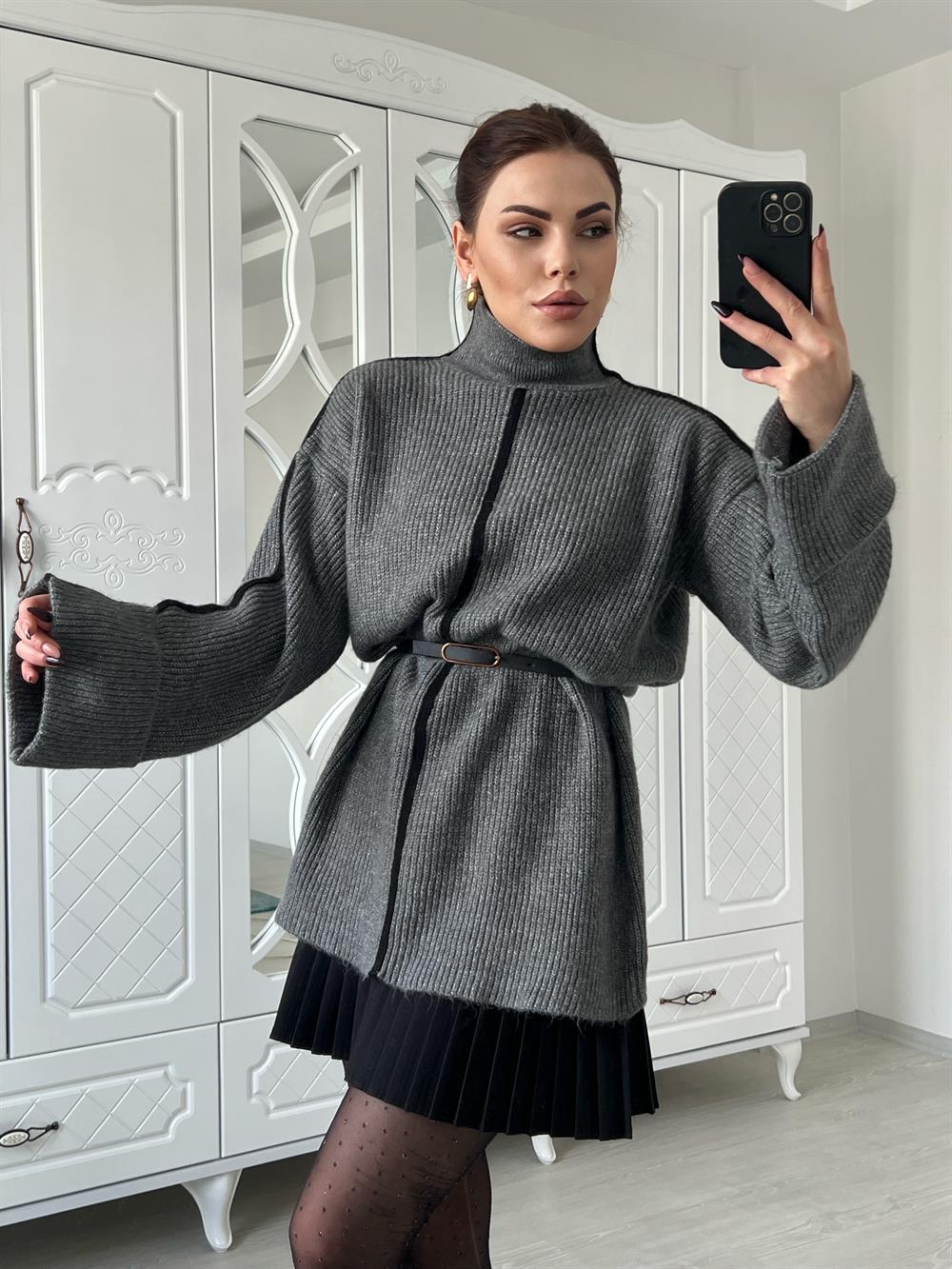 Gri̇ Şeri̇tli̇ Kollari Katlama Detayli Di̇k Yaka Oversi̇ze Tri̇ko Kazak