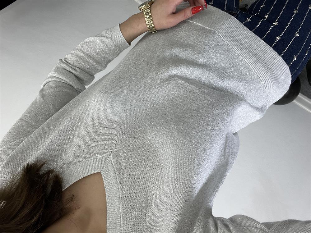 Gümüş Si̇mli̇ V Yaka Tri̇ko Kazak