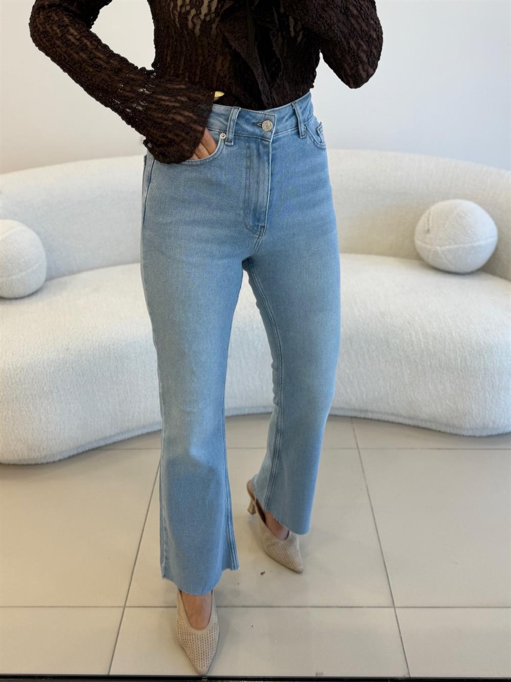 HAFİF İSPANYOL KESİK PAÇA LİKRALI MOM JEAN DENİM MAVİ