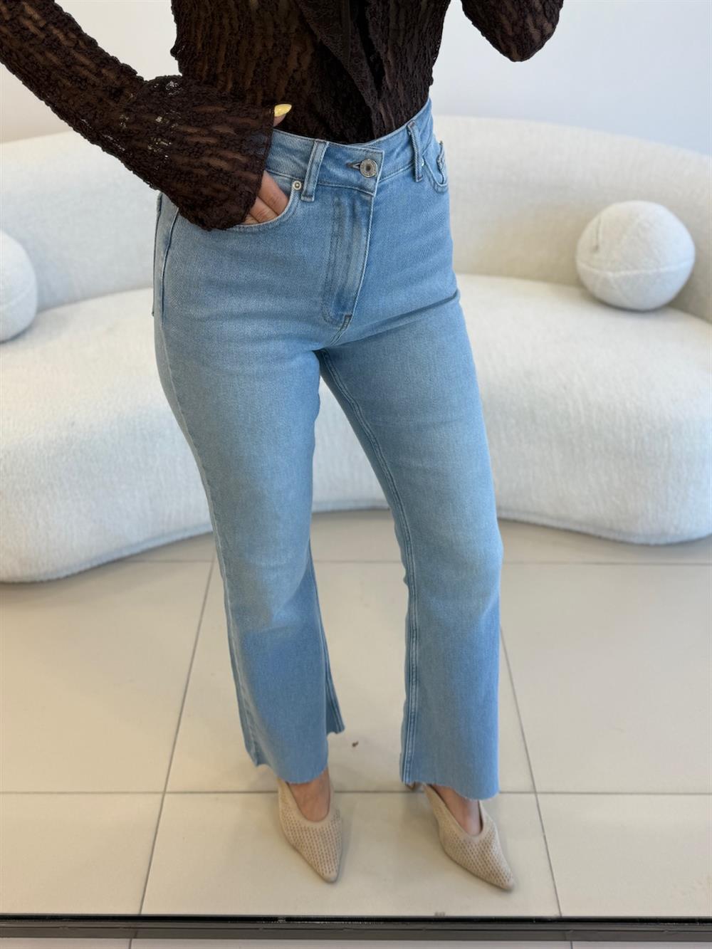 HAFİF İSPANYOL KESİK PAÇA LİKRALI MOM JEAN DENİM MAVİ