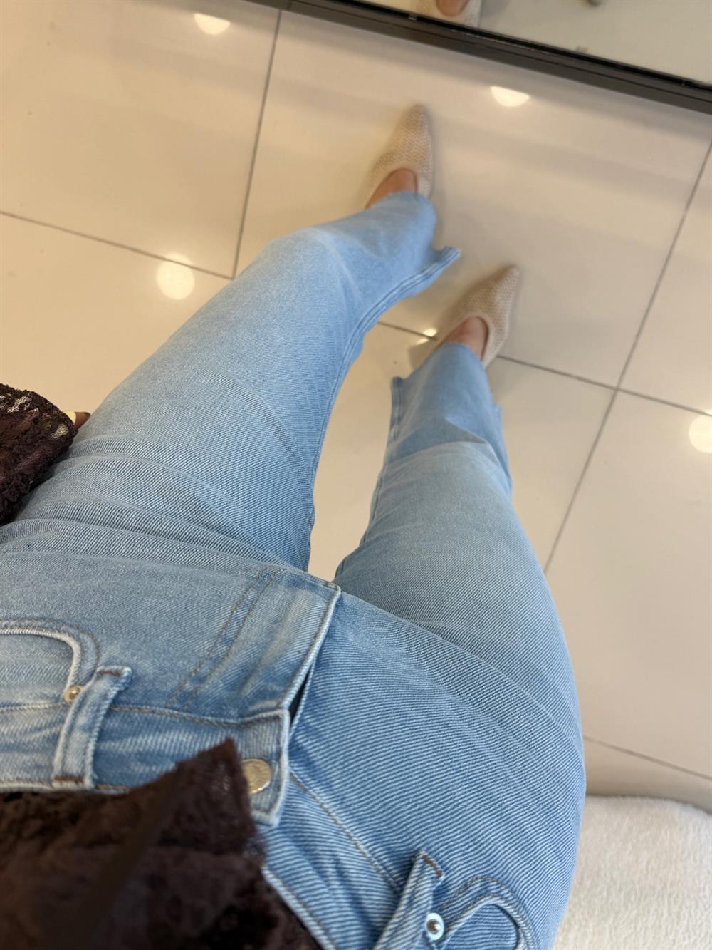 HAFİF İSPANYOL KESİK PAÇA LİKRALI MOM JEAN DENİM MAVİ