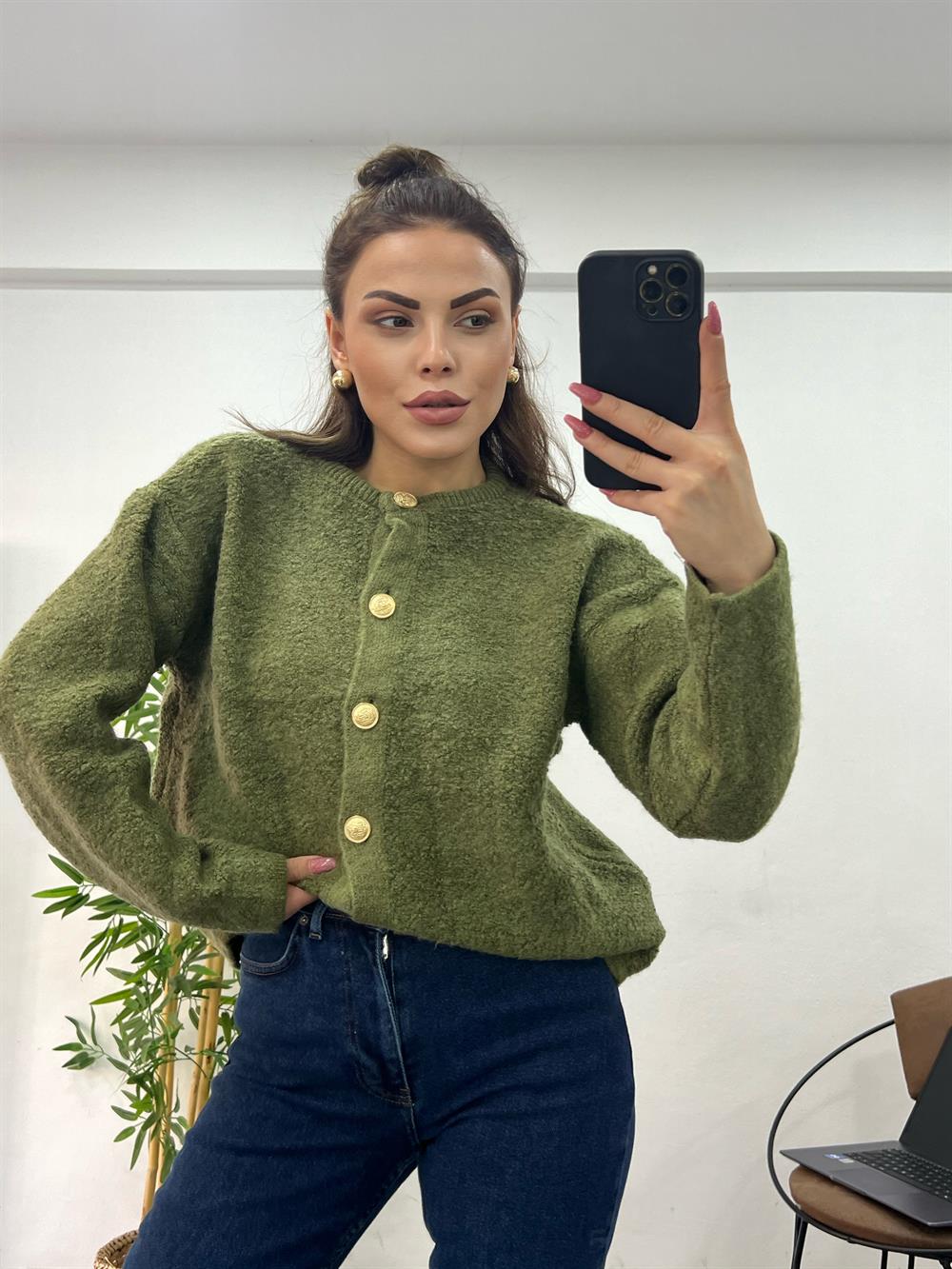 Haki̇ Yeşi̇l Rengi̇ Gold Düğmeli̇ Yumoş Hirka