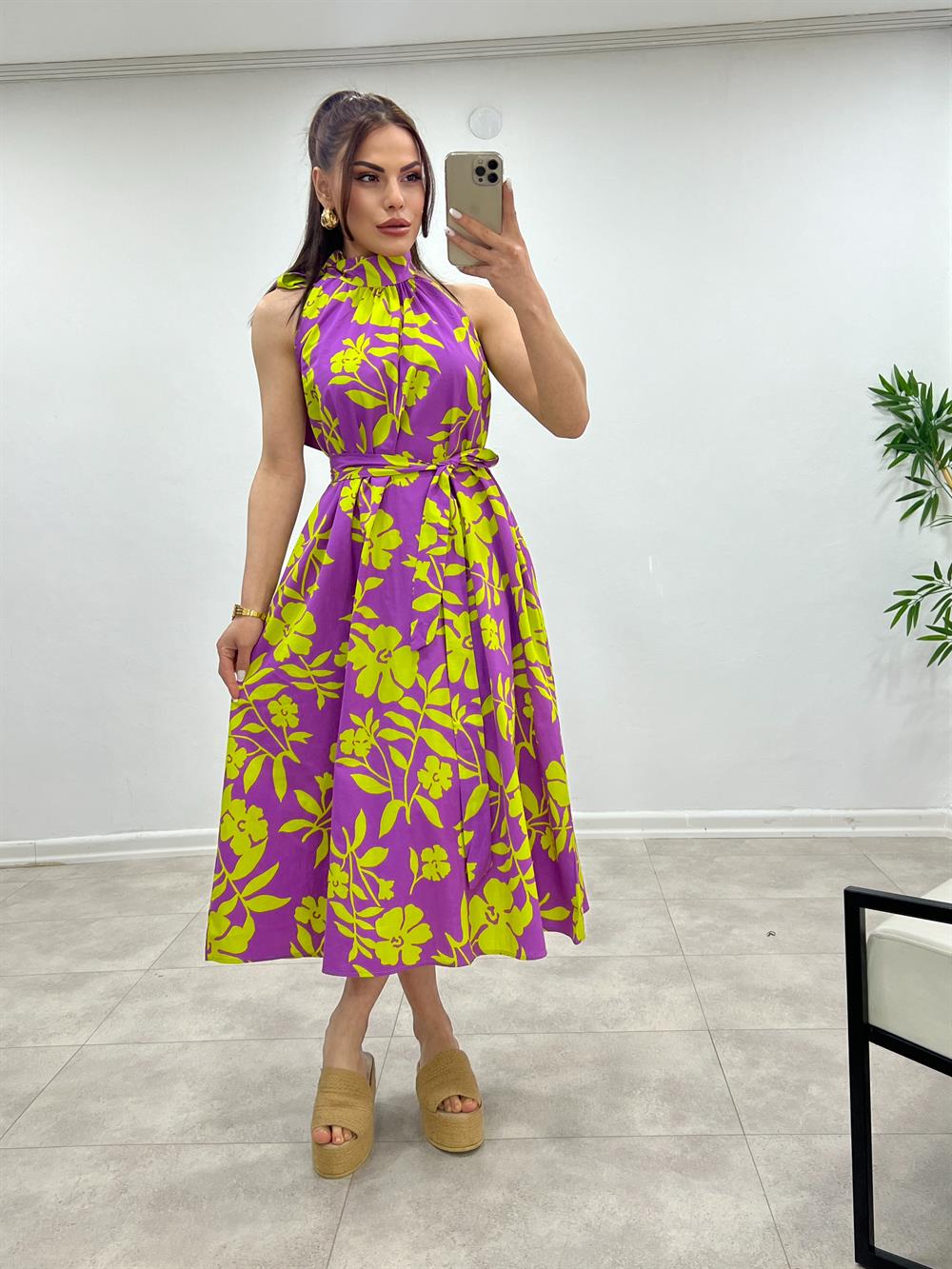Halter Yaka Beli̇ Kuşakli Mavi̇ Desenli̇ Elbi̇se