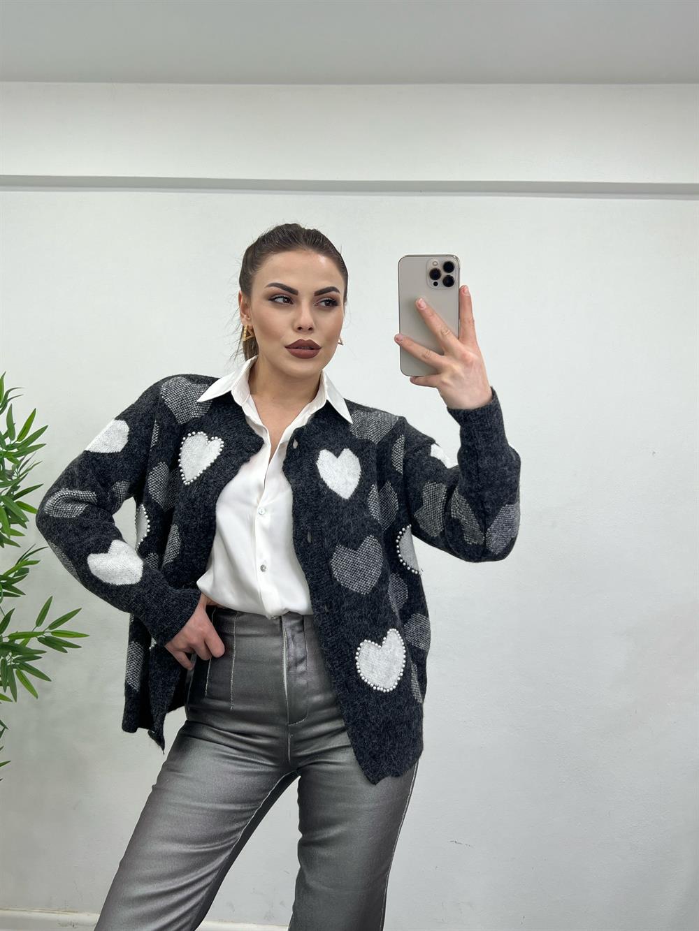 İnci̇ Kalpli̇ Düğmeli̇ Hirka