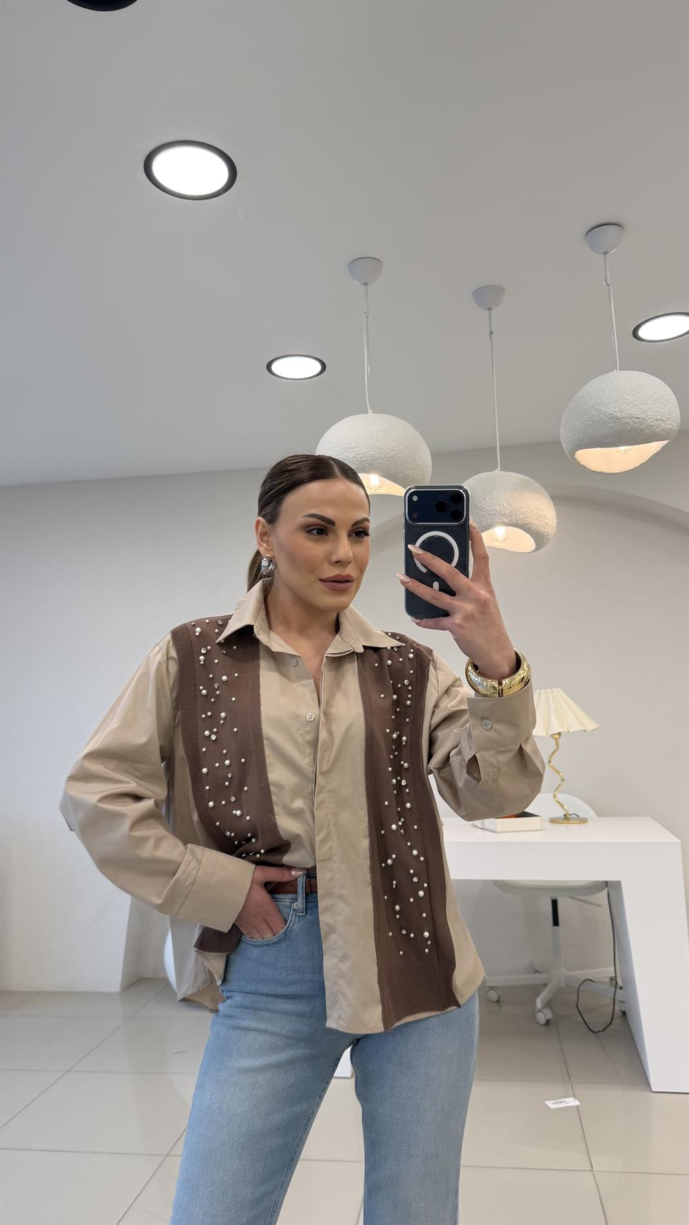 İNCİ VE TRİKO DETAYLI GÖMLEK KAHVE