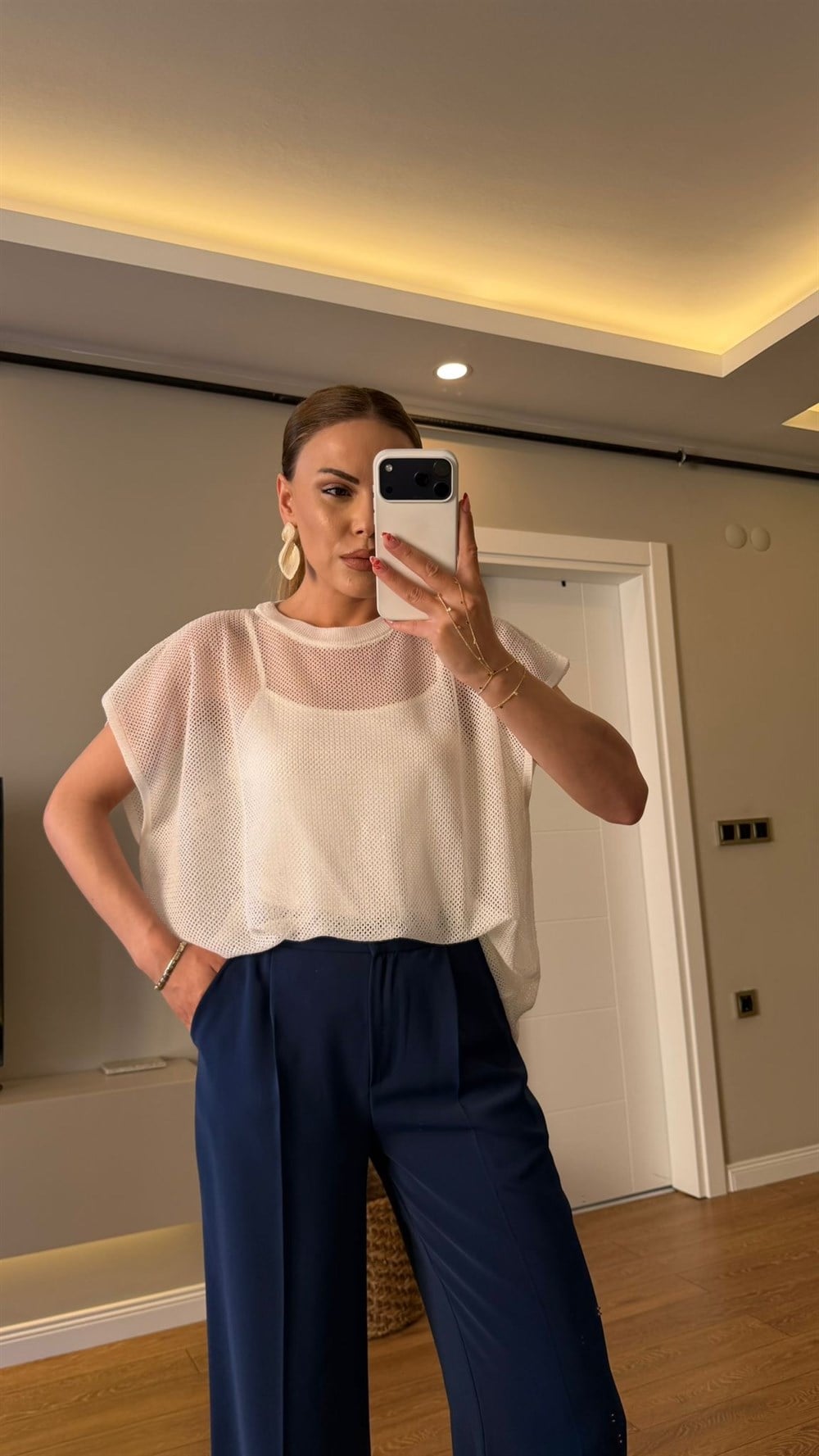 İP ASKILI AJURLU BLUZ BEYAZ