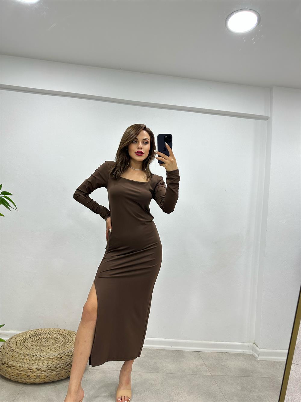 Kahve Kare Yaka Elbi̇se