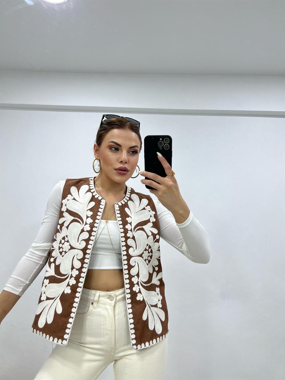 Kahve Tasarim İşlemeli̇ Yelek