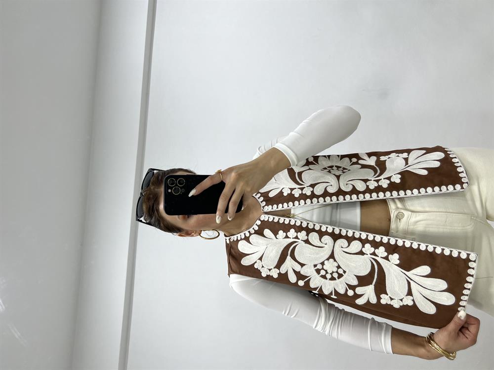 Kahve Tasarim İşlemeli̇ Yelek