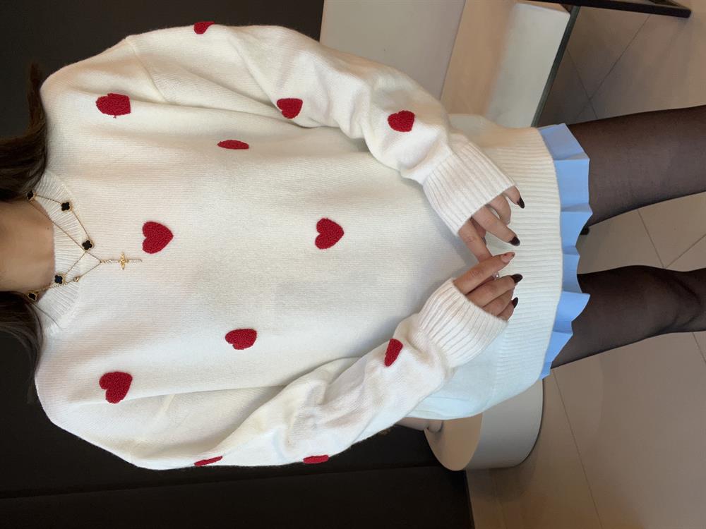 Kalp İşlemeli̇ Kazak Ekru