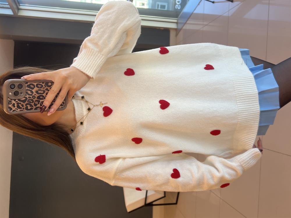 Kalp İşlemeli̇ Kazak Ekru