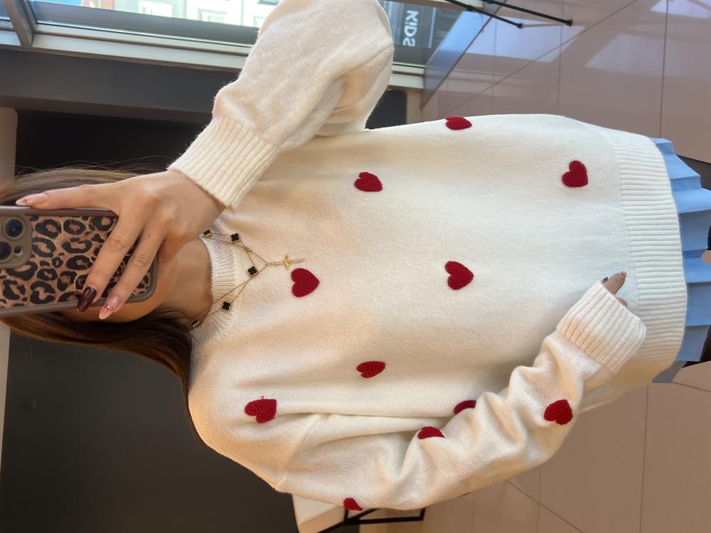 Kalp İşlemeli̇ Kazak Ekru